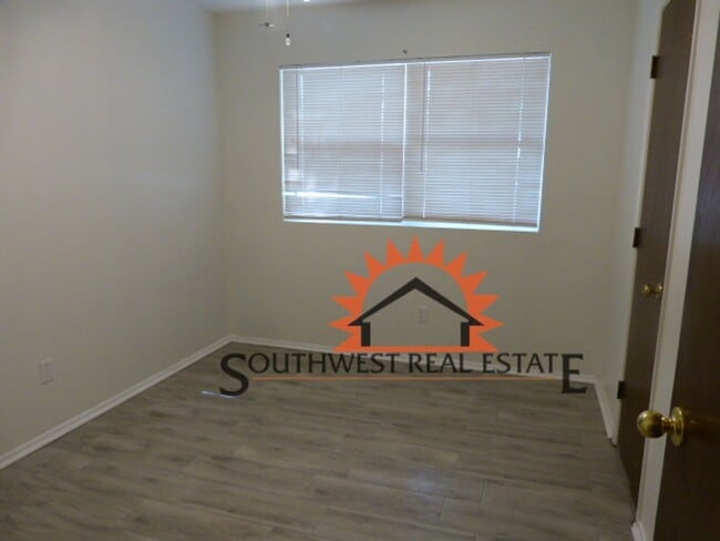 Building Photo - Charming 3 bedroom home.