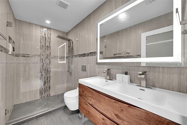 Building Photo - 18578 Woodstream Dr