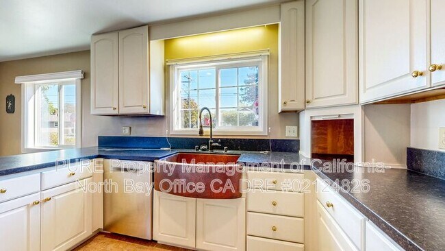 Building Photo - 1827 Creekside Rd