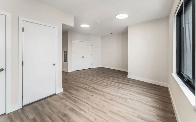 Building Photo - 72 S Essex Ave