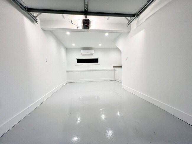 Building Photo - 1419 Branard St
