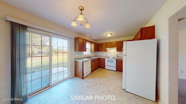 Building Photo - 104 E Coopers Ct