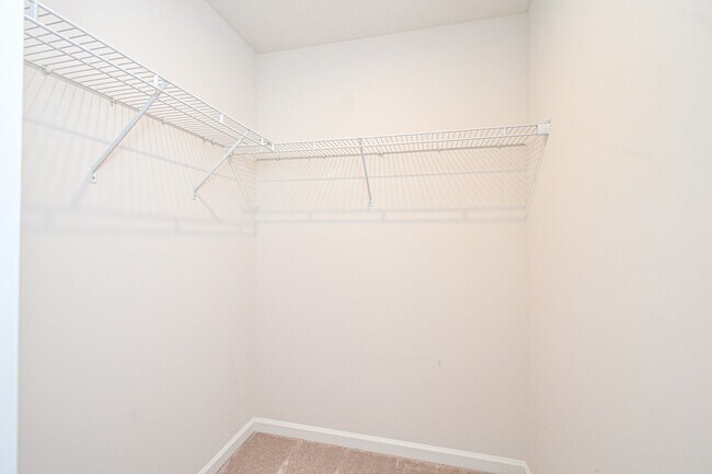 Building Photo - 5697 Julia Kate Dr