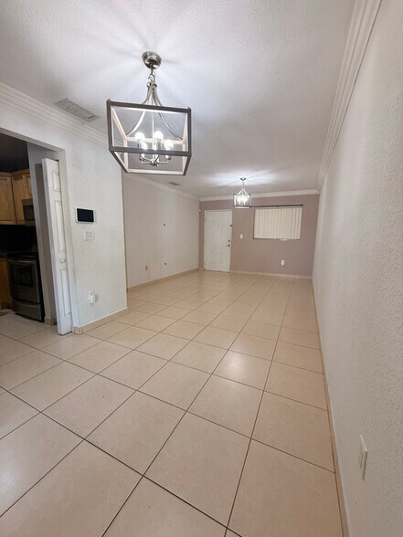 Primary Photo - 3051 W 76th St