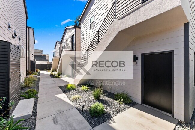 Building Photo - 832 Desty St