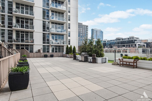 Building Photo - 901 W Madison St