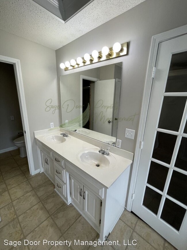 Building Photo - 4 br, 3.5 bath House - 8703 N Oregon Ave