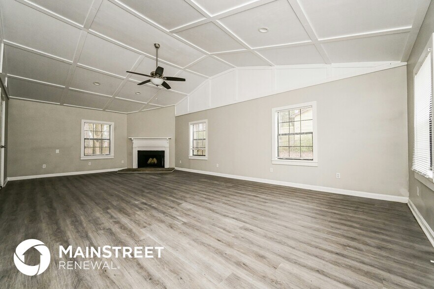 Building Photo - 9177 Greenwood Dr