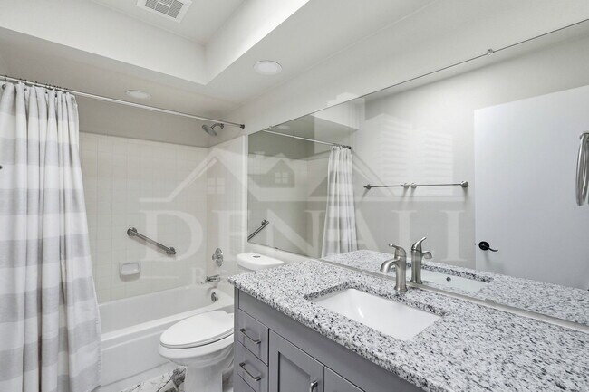 Building Photo - 10602 E Elmhurst Dr