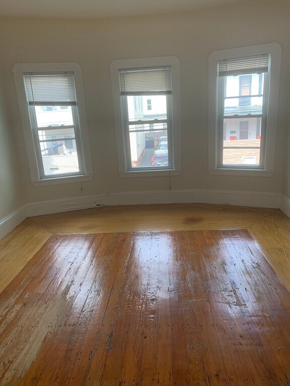 Building Photo - 19 Charnwood Rd