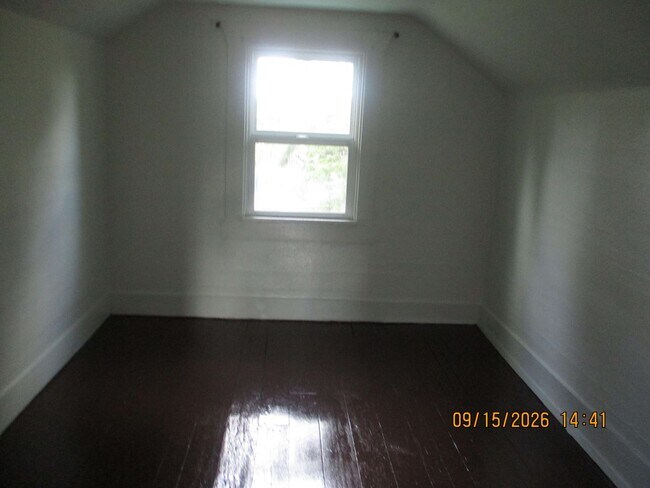 Building Photo - 927 W Schley St