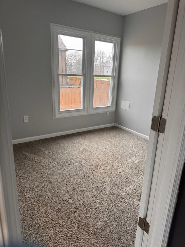 Building Photo - Fully Updated 3 Bedroom - 1 bathroom - $1,295