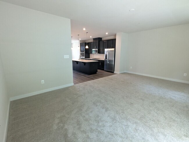Building Photo - Gorgeous New Construction (never lived in)...