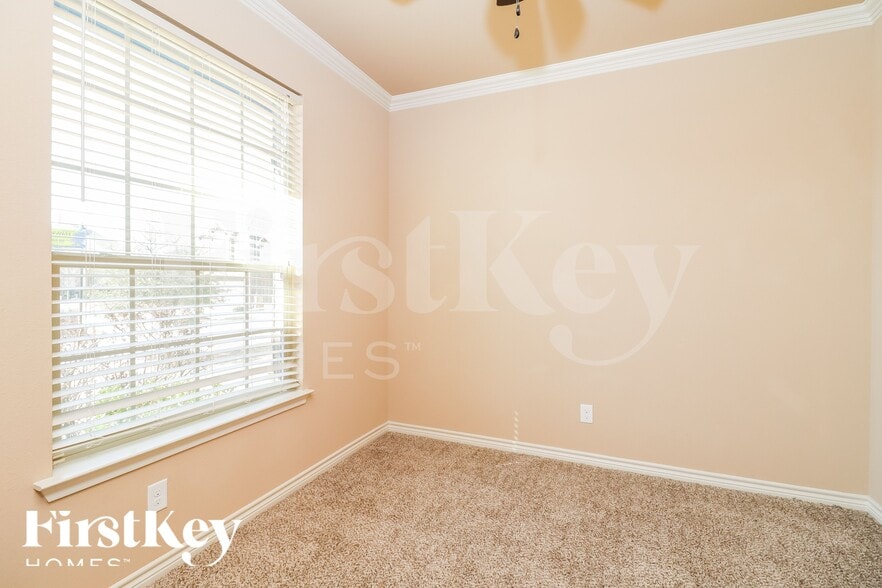 Building Photo - 1005 Destrehan Dr