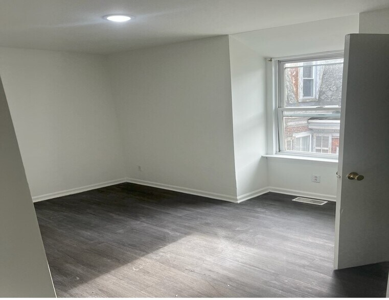 Building Photo - 752 N 40th St