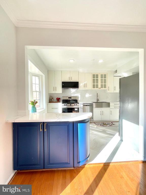 Building Photo - 27 Chantilly Ct