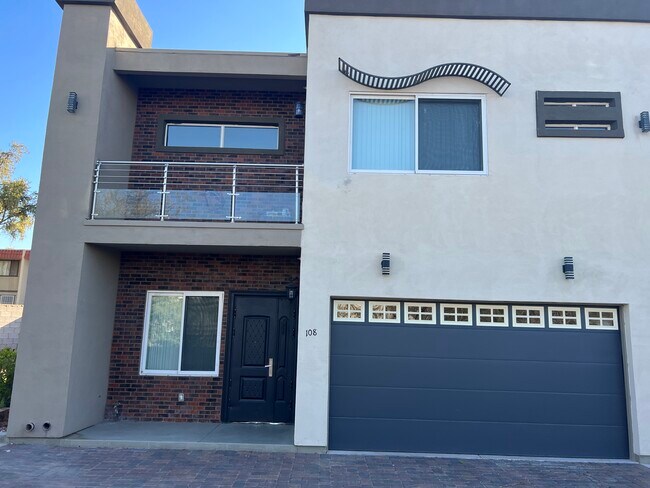 Building Photo - 1641 N 51st St