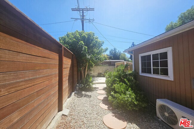 Building Photo - 6946 Jellico Ave
