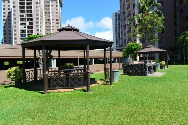 Building Photo - Park At Pearlridge 2 bedroom/ 2bath Condo