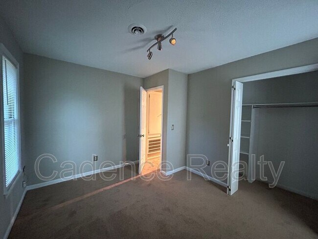 Building Photo - 4194 Spirea Dr