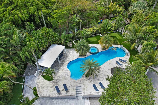 Building Photo - 2249 Lazy Ln