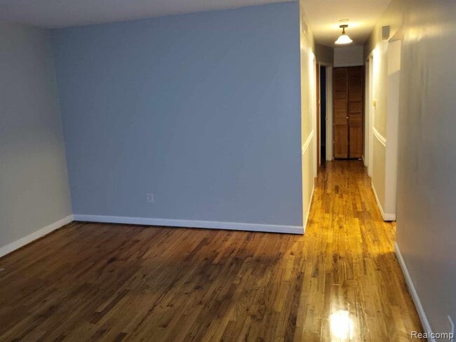 Building Photo - 1342 S Linville Ave