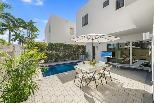 Building Photo - 7515 NW 99th Ave