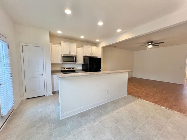 Building Photo - **OFFERING REFUNDABLE APPLICATION FEES & $100 MOVE IN PROMOTION** Excellent 3BD, 3BA Raleigh Town...