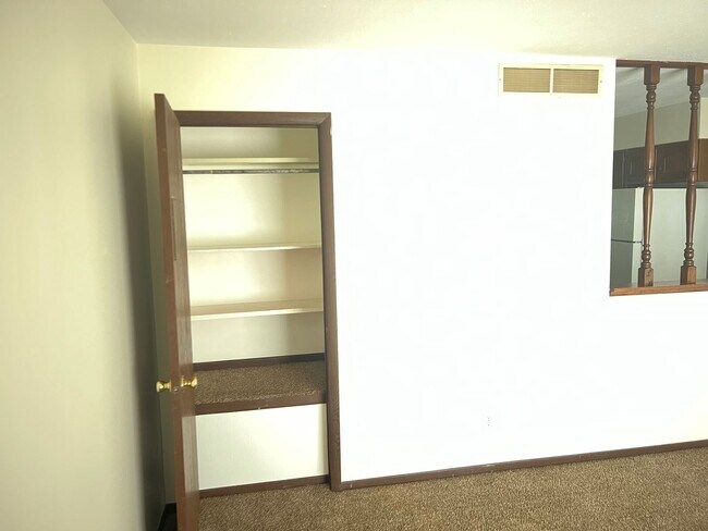 Building Photo - 5418-5422 Menlo Ct