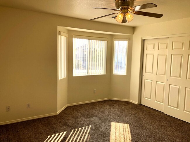 Building Photo - Beautiful 2 Bedroom, 2 bathroom Home in El Camino Village!