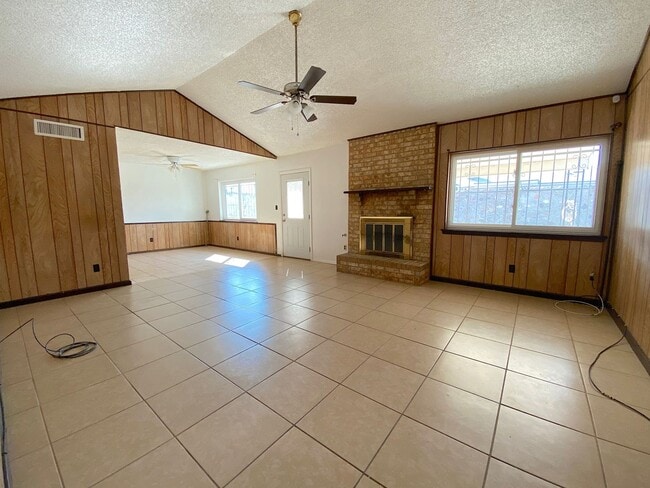 Building Photo - Northeast El Paso 3 Bed Refrig A/C