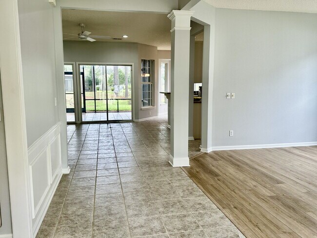 Building Photo - Outstanding Two Bedroom Home in Sun City!
