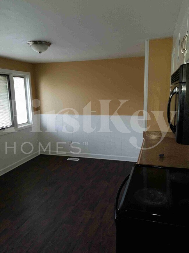 Building Photo - 29 N Walnut Ln