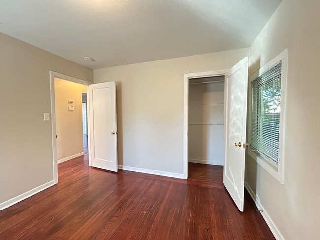 Building Photo - Charming Single Story 2-Bedroom Home in Ma...