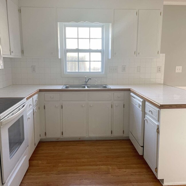 Building Photo - 2136 Flagstone Ct
