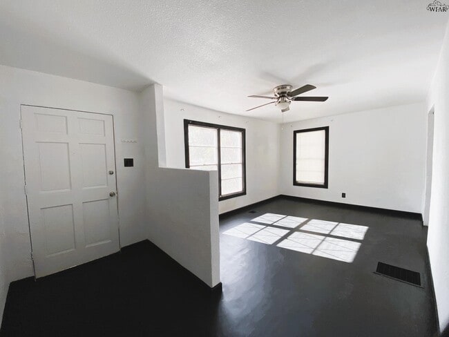 Building Photo - 309 Rockwood Dr
