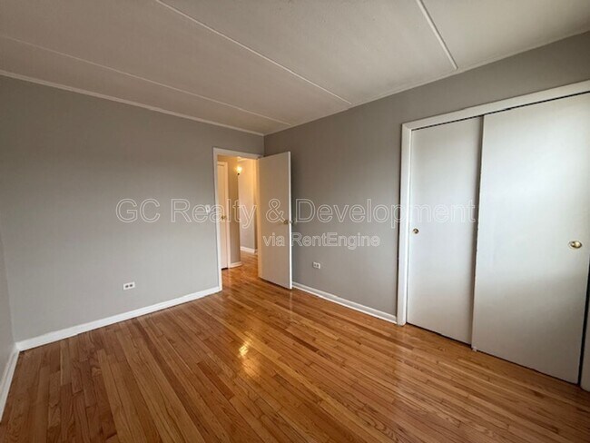 Building Photo - 243 Uteg St