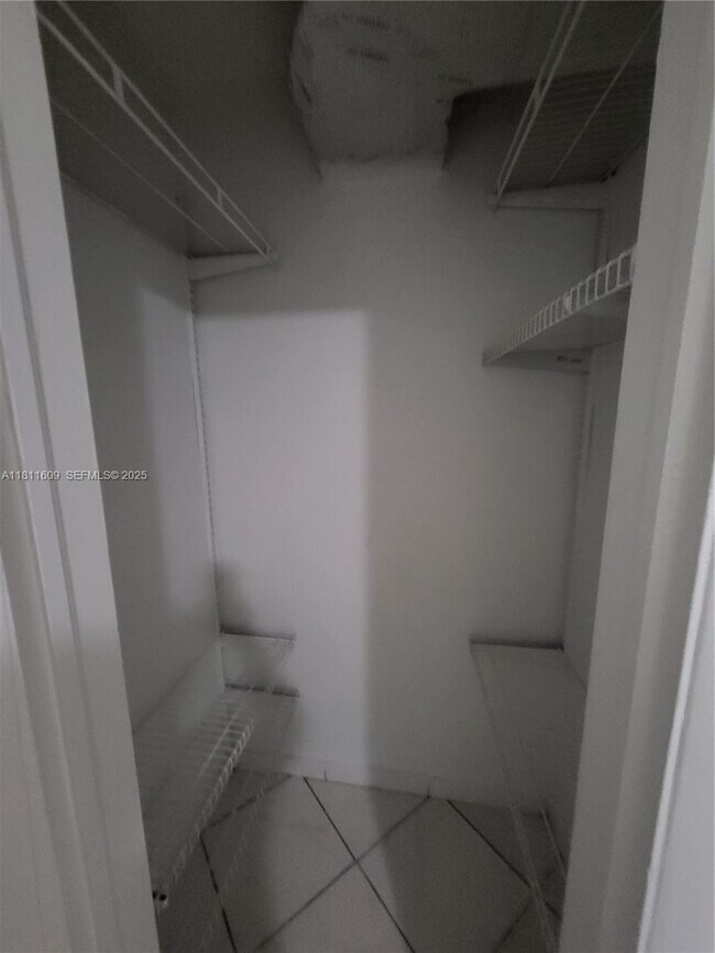 Building Photo - 2101 Calais Dr