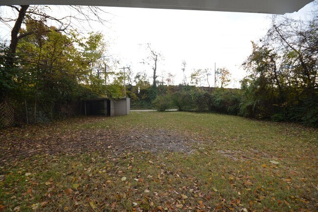 Building Photo - Rent this 2 Bedroom 1 bathroom Home