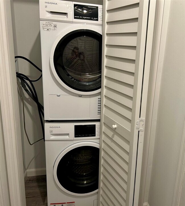 Building Photo - 2151 NE 68th St