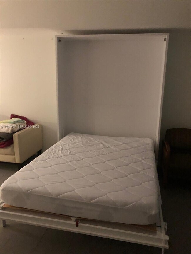 Building Photo - 1600 NE 1st Ave