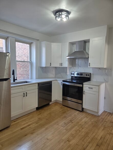 Building Photo - 6433 N Hamilton Ave