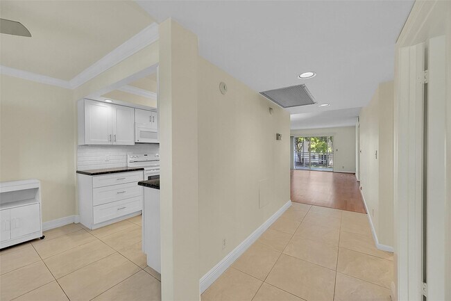 Building Photo - 1802 Eleuthera Point