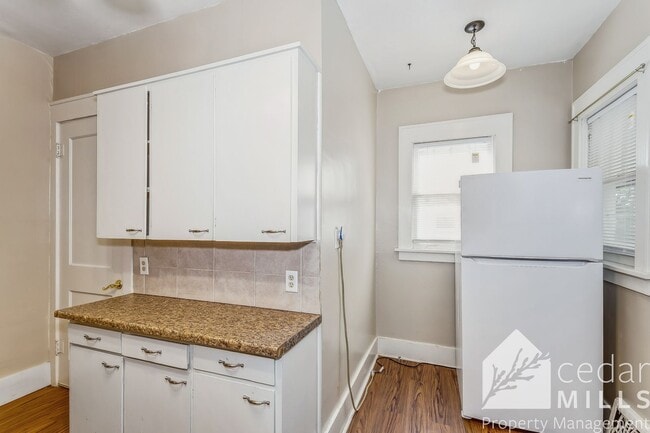 Building Photo - 130 S Charles St