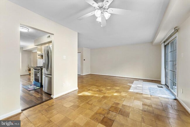 Building Photo - 5052 Cliffhaven Dr