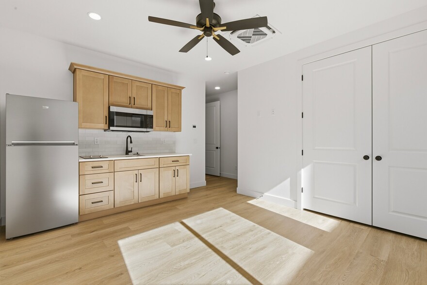 Building Photo - 402 S 2250 W