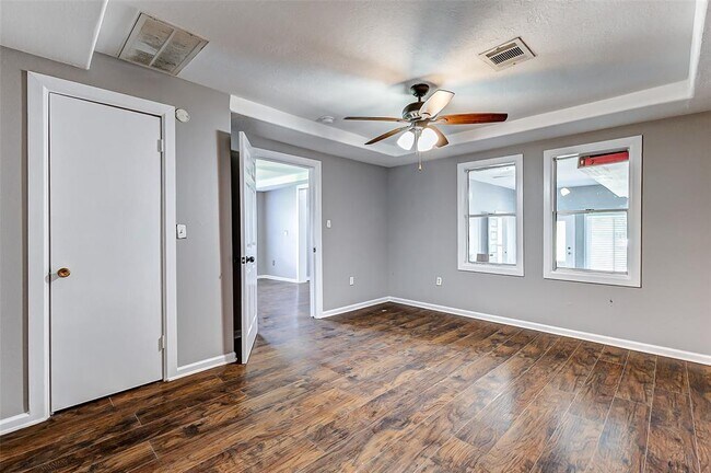 Building Photo - 6223 Lavender St