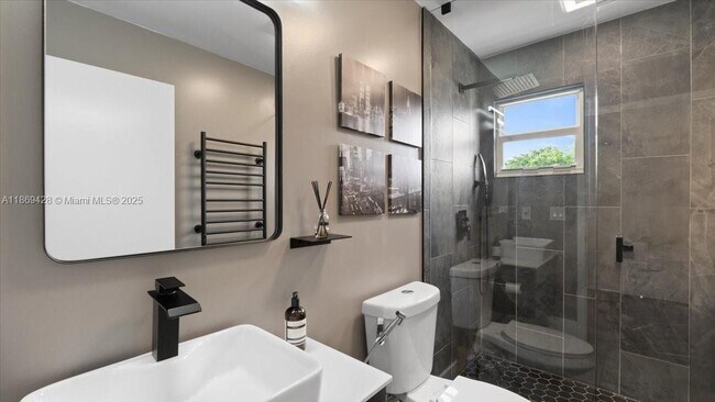 Building Photo - 18701 Shauna Manor Dr