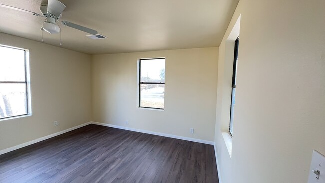 Building Photo - Remodeled 5 bedroom 3 bathroom home!!