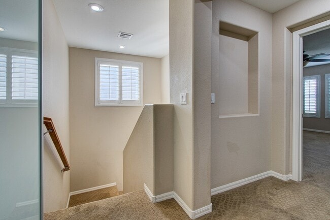 Building Photo - Summerlin Home with downstairs Bed/Bath & Large Patio with Courtyard!